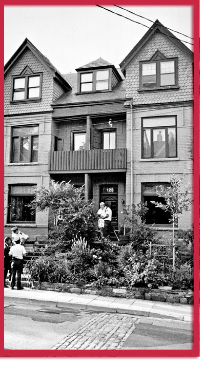 Police at the crime scene, 125 Collier St. Toronto, for Jack Bell's murder